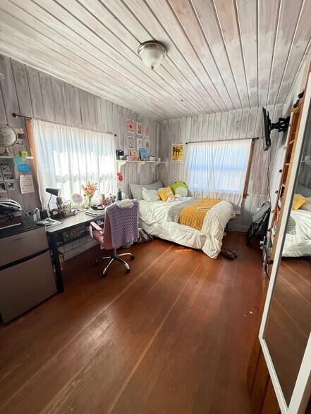 Bedroom 2 - 235 Foothill Blvd