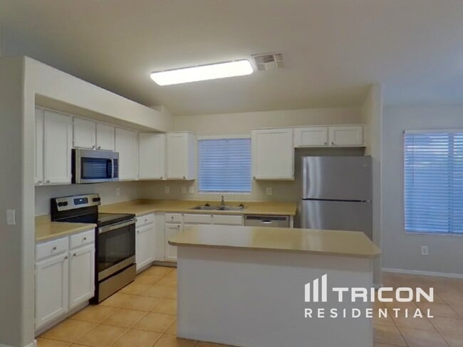 Building Photo - 12209 W Edgemont Ave