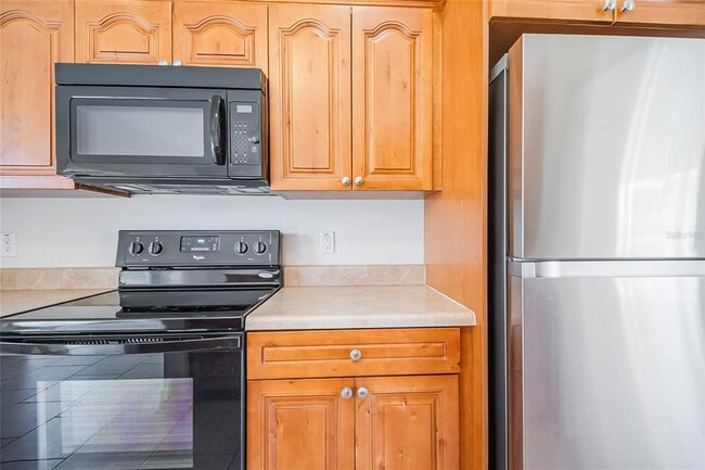 Building Photo - 2370 Pine St