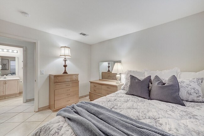 Building Photo - Henderson Single-Story Gem with Gas Firepl...