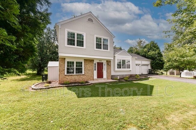 Building Photo - 10135 Forest Hill Cir