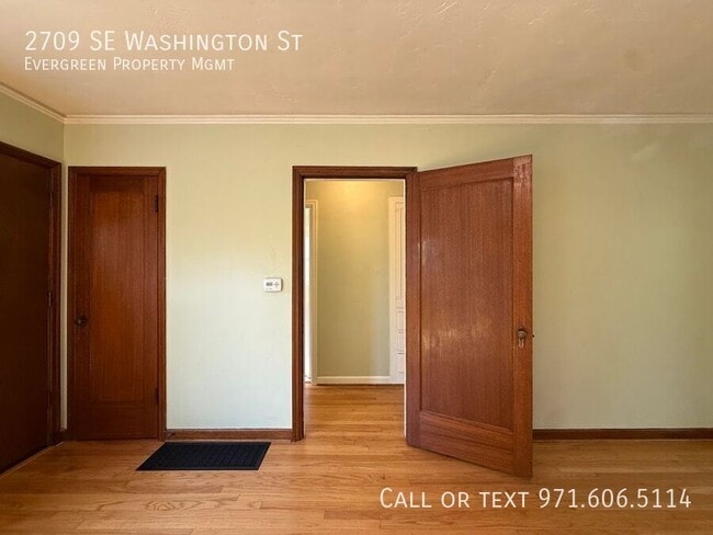 Building Photo - 2709 SE Washington St