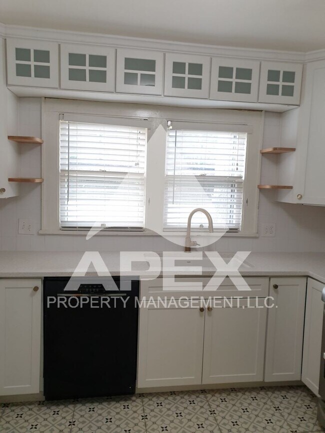 Building Photo - NORTH KNOX - 3 Bd Single Family Brick Ranc...