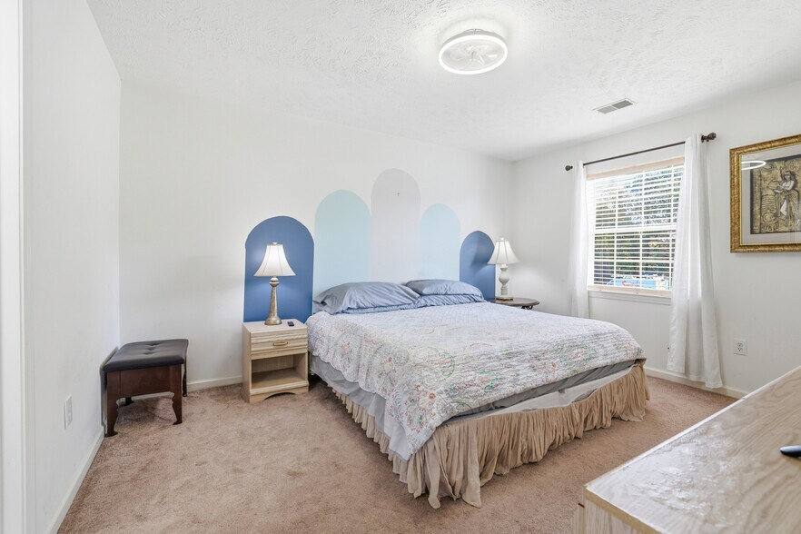 Building Photo - 510 White River Dr