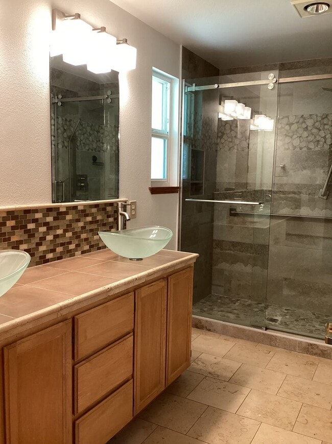 Building Photo - Spacious Lake Stevens Rambler with A/C