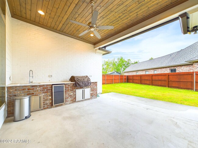 Building Photo - 600 Channel Dr
