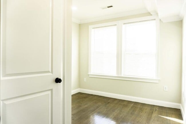 Building Photo - 3.0 bedroom in Somerville Massachusetts 02143