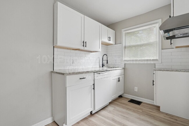 Building Photo - 782 Whitethorne Ave