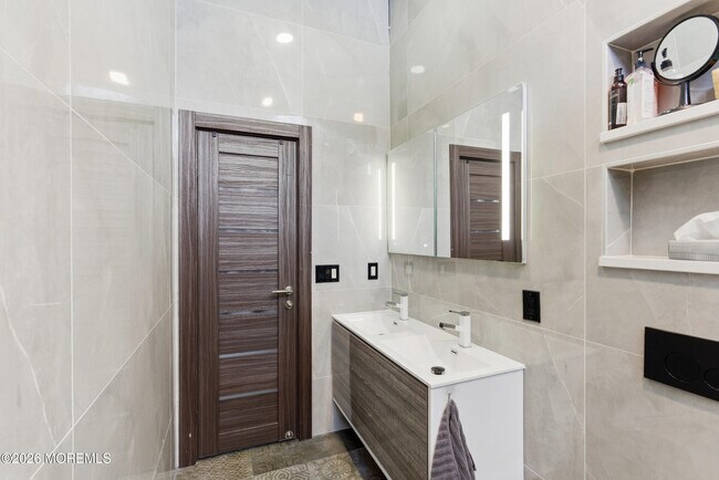 Building Photo - 612 Deal Rd