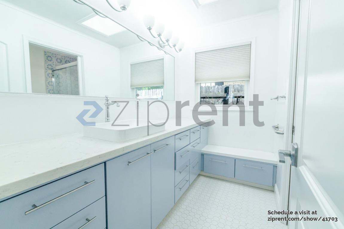 Building Photo - 416 Claydon Way