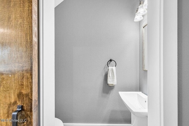 Building Photo - 112 E Orchard Loop