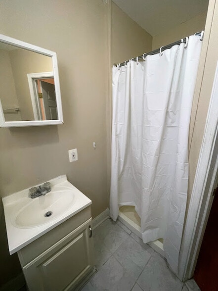 Apt 2 - Bathroom - 1855 N Willington St