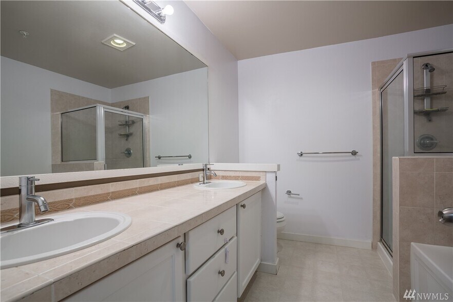 Building Photo - 3500 E Lake Sammamish Pky SE