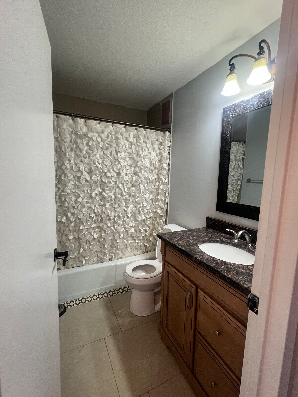 Building Photo - 2200 S Stewart Ave