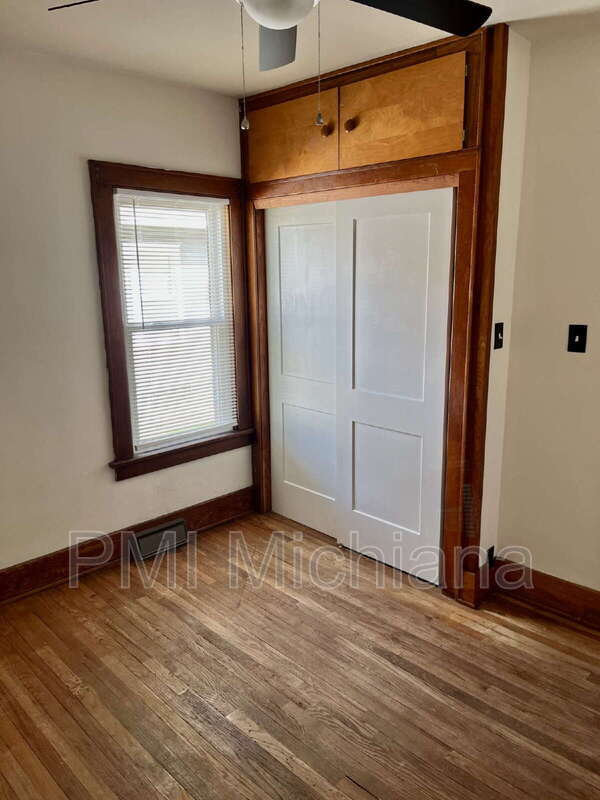 Building Photo - 126 Monmoor Ave