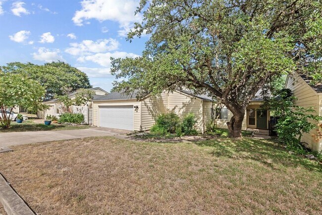 Building Photo - 307 Cuernavaca Dr N