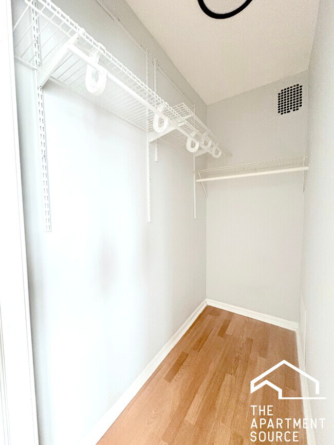 Building Photo - 6226 S Western Ave