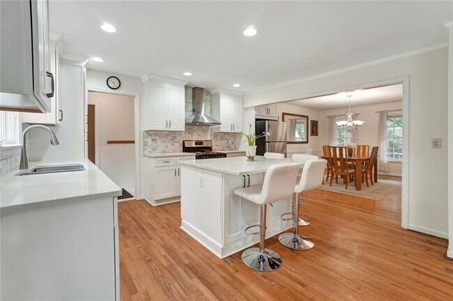 Building Photo - 295 Oakmere Rd