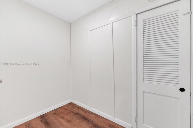 Building Photo - 550 SW 38th Terrace