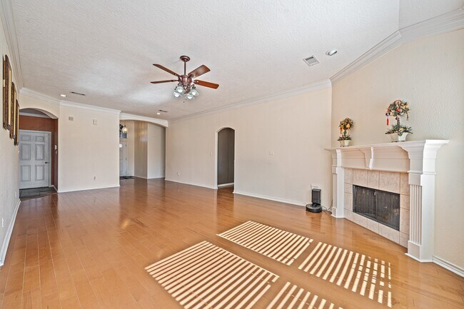 Building Photo - 15727 Schumann Ln