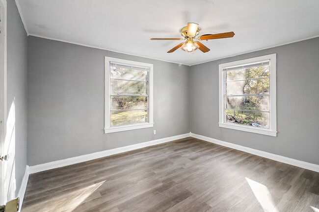 Building Photo - 506 Trinity St