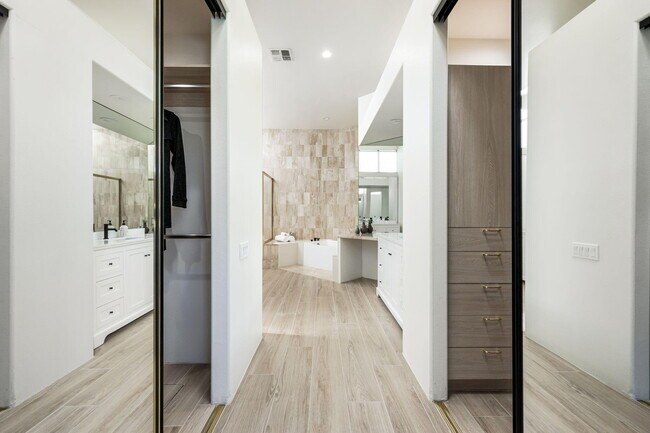 Building Photo - 75070 Muirfield Ct