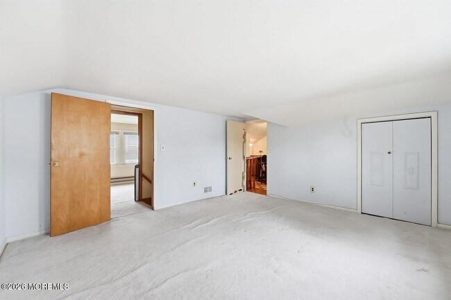 Building Photo - 144 Crestwood Ave