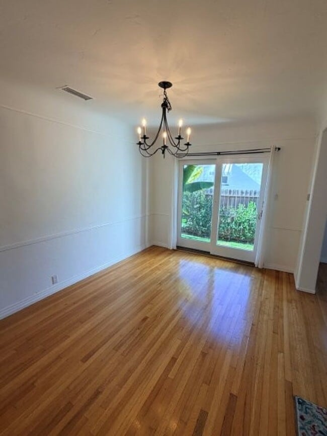 Building Photo - Pico-Robertson / Beverlywood 2 beds + 1.5 baths Spanish house PLUS Studio ADU  | Pool+Jacuzzi & e...