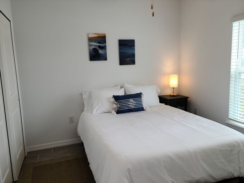 Building Photo - 8 Serenade Pl