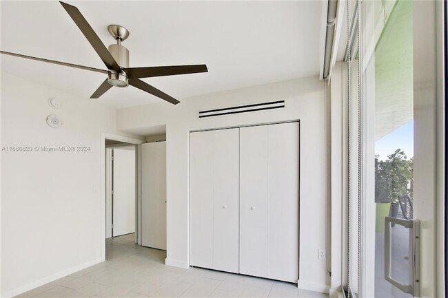 Building Photo - 1756 N Bayshore Dr