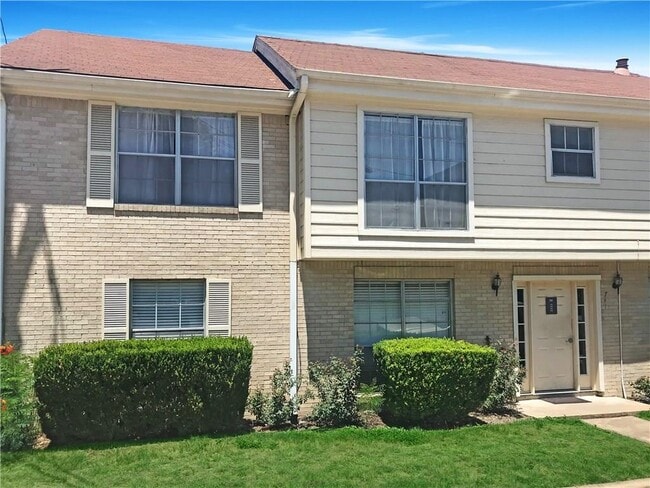 Building Photo - 741 E Oltorf St