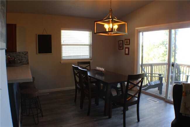 Building Photo - 4 Tilbury Ln