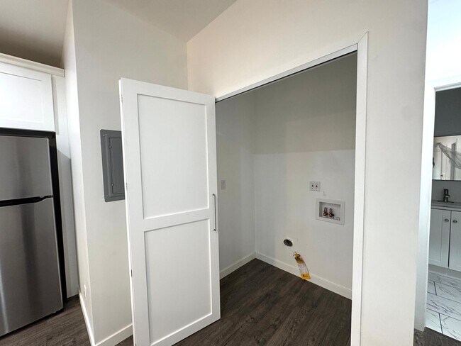 Building Photo - Renovated 3 bedroom 2 Bath house!