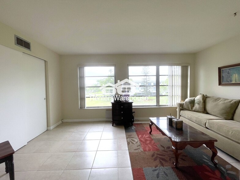 Building Photo - 2042 Australia Way E