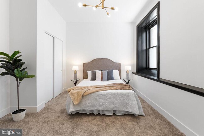 Building Photo - 240 Hermitage St