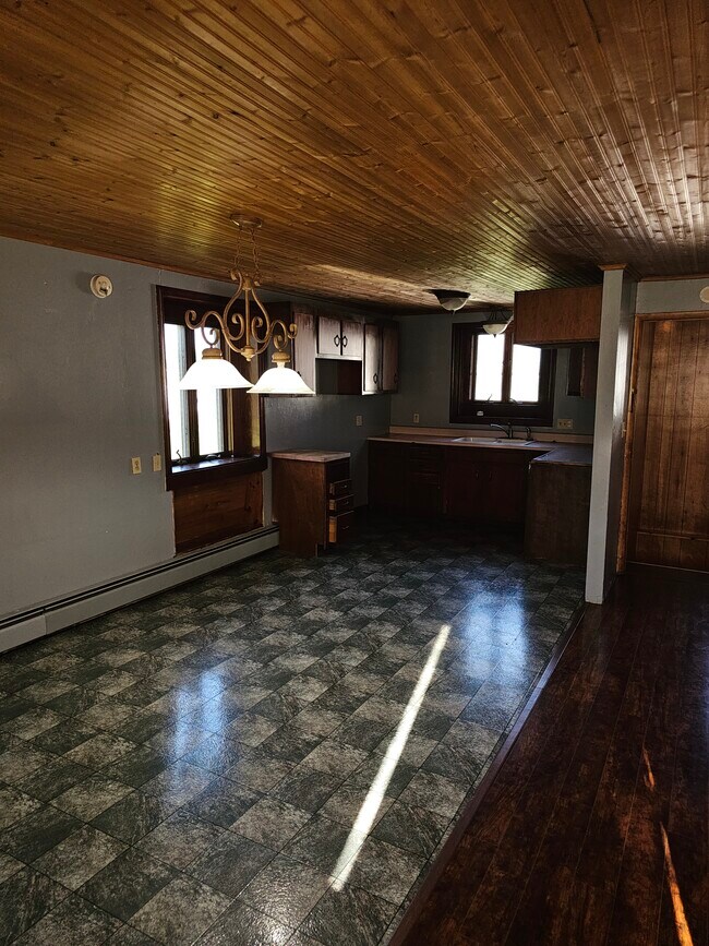 Building Photo - 19 Lloyd Dr