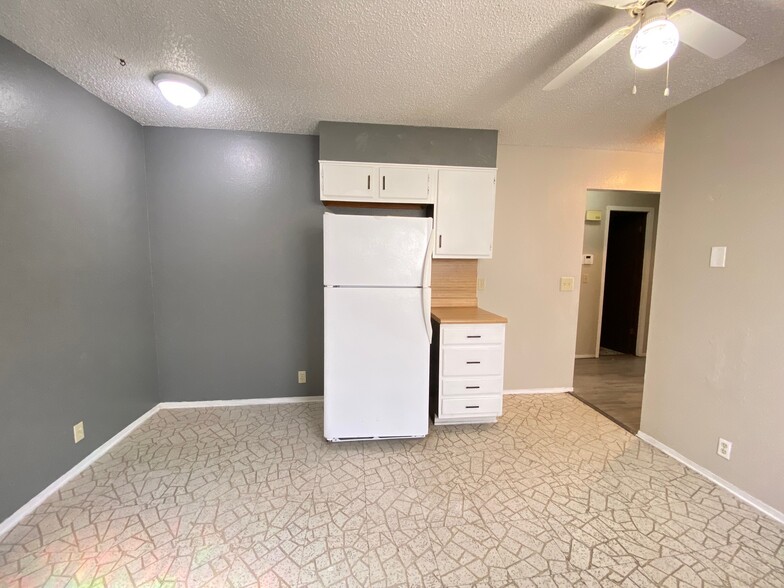 Building Photo - 9630 Hefner Village Blvd