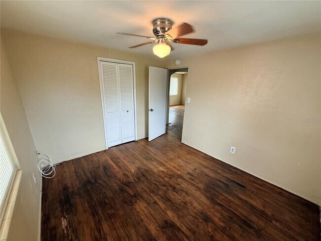 Building Photo - 1759 Temple Terrace S