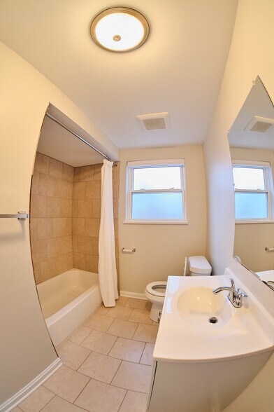 Building Photo - 2784 Breezy Way