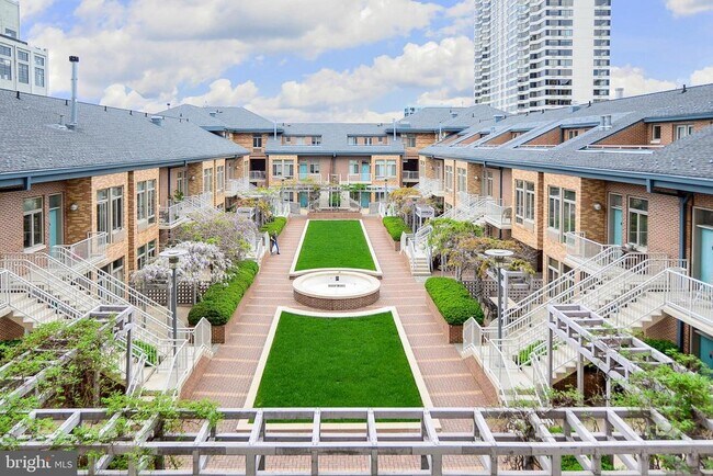 Building Photo - 1900 Hamilton St