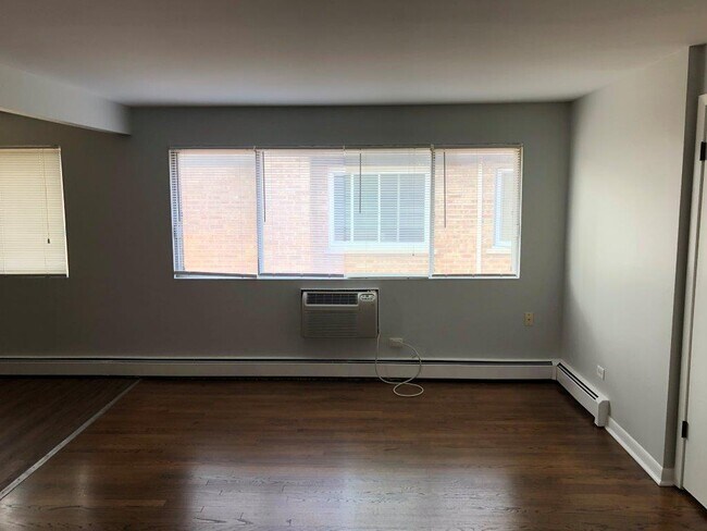 Building Photo - 8549 Grand Ave