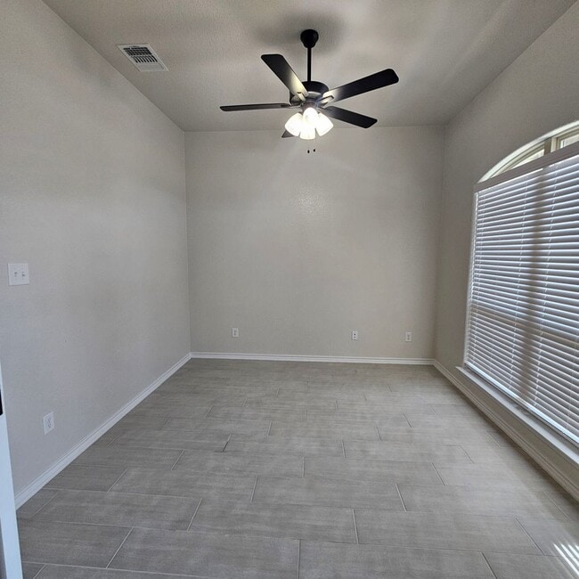 Building Photo - Beautiful new custom home