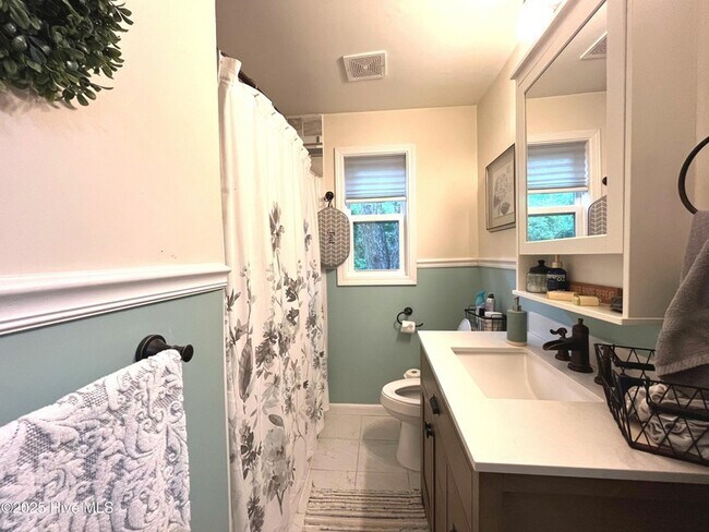 Building Photo - 375 Midland Rd