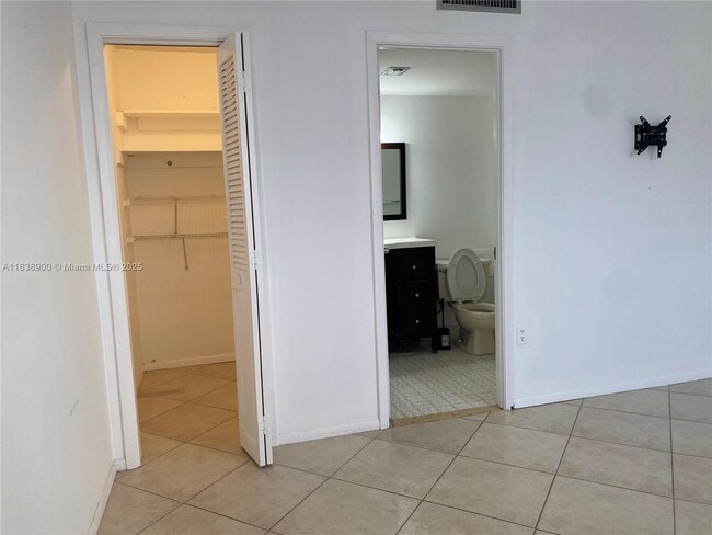 Building Photo - 18031 Biscayne Blvd