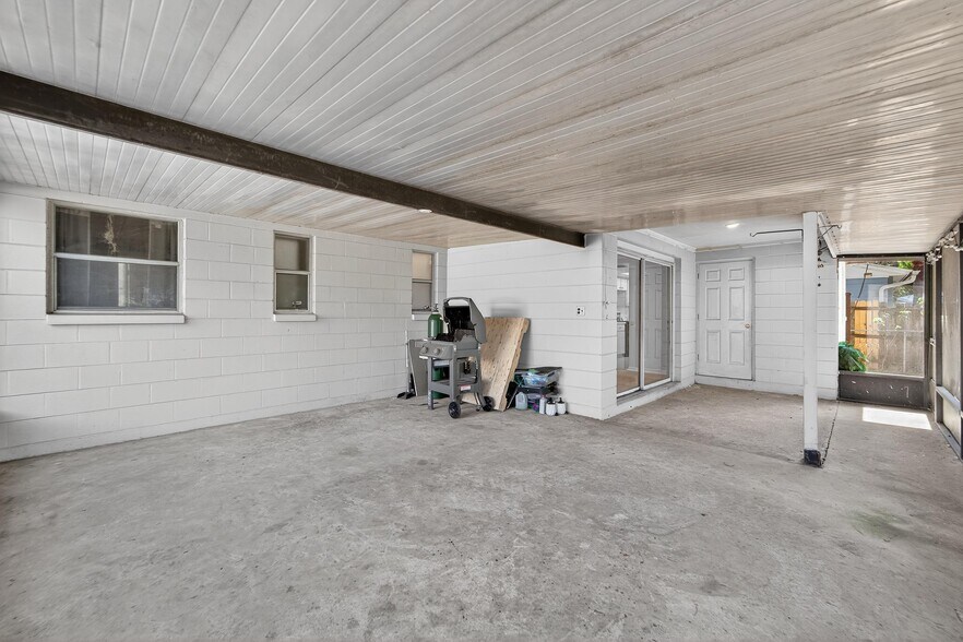 Building Photo - 1712 Village Ct