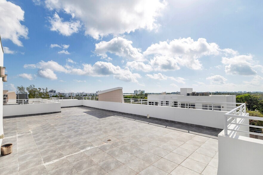 Building Photo - 111 SE 2nd St