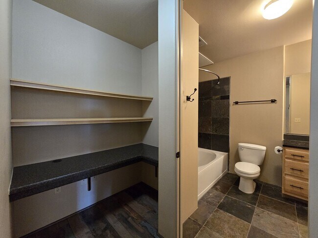 Building Photo - 1405 Vegas Verdes Dr