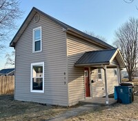 Building Photo - Check Out This 2-Bed/1-Bath House!