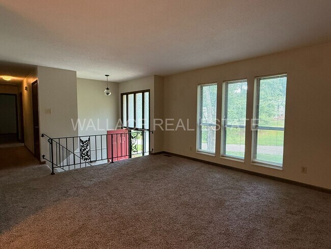 Building Photo - 4 BEDROOM HOUSE IN KINGS GATE SUBDIVISION ...