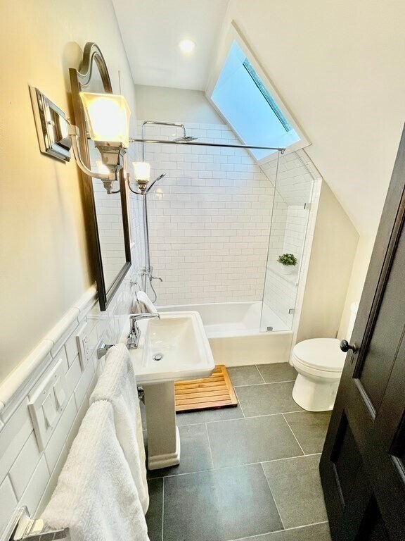 Building Photo - 102 Thurston St